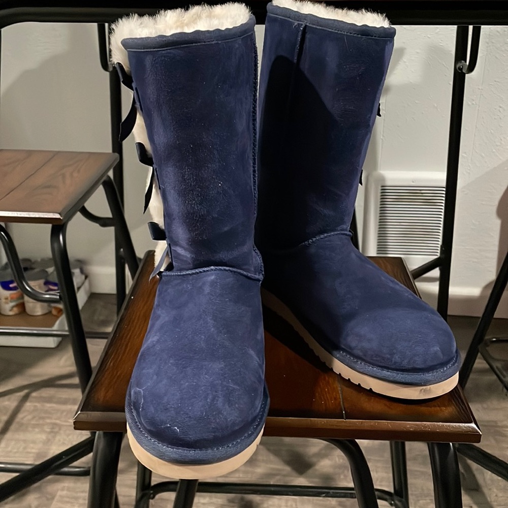 MID-SHAFT KOOLABURA by UGGS BOOTS (LOVINGLY USED)